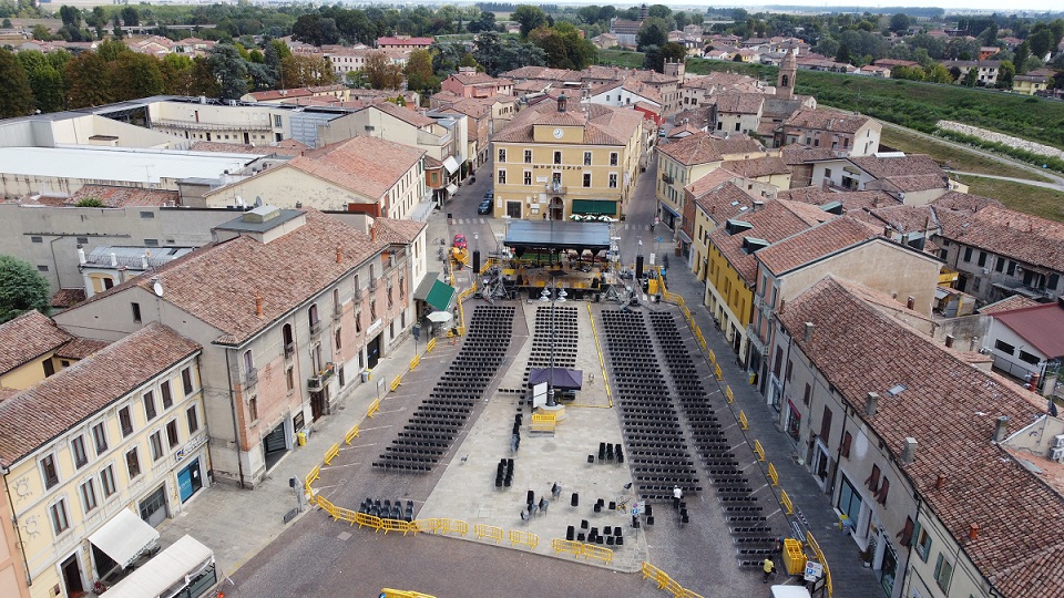 Piazza Garibaldi Scorre 1